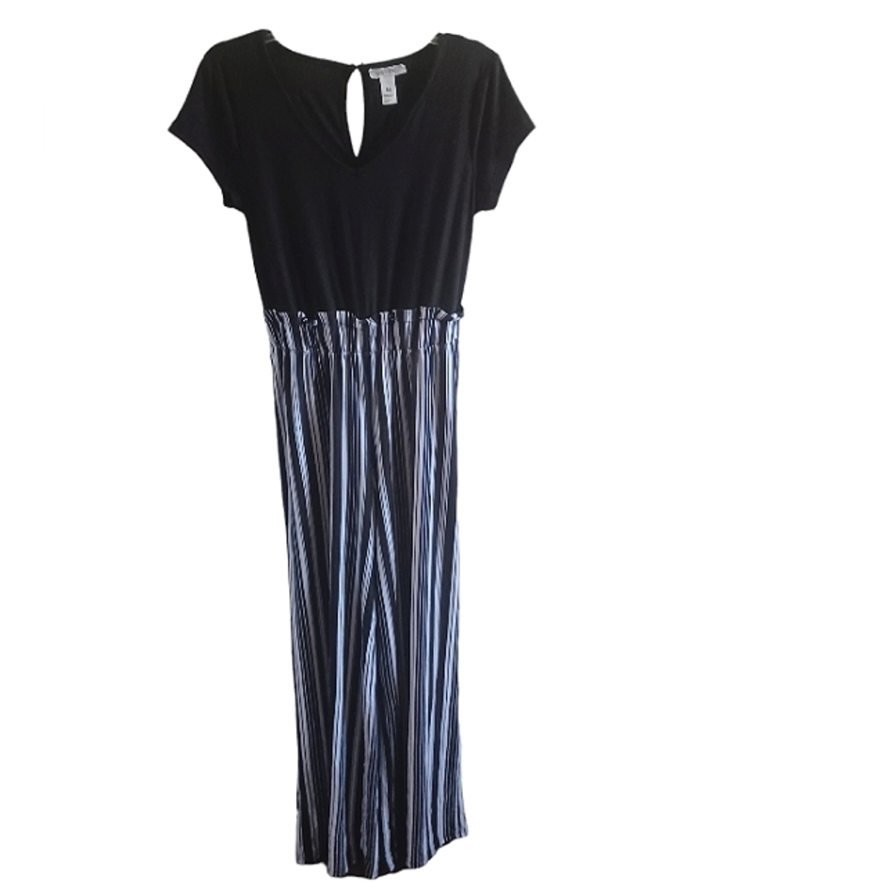 Just Be black/white flowy jumpsuit, self tie attached belt size M